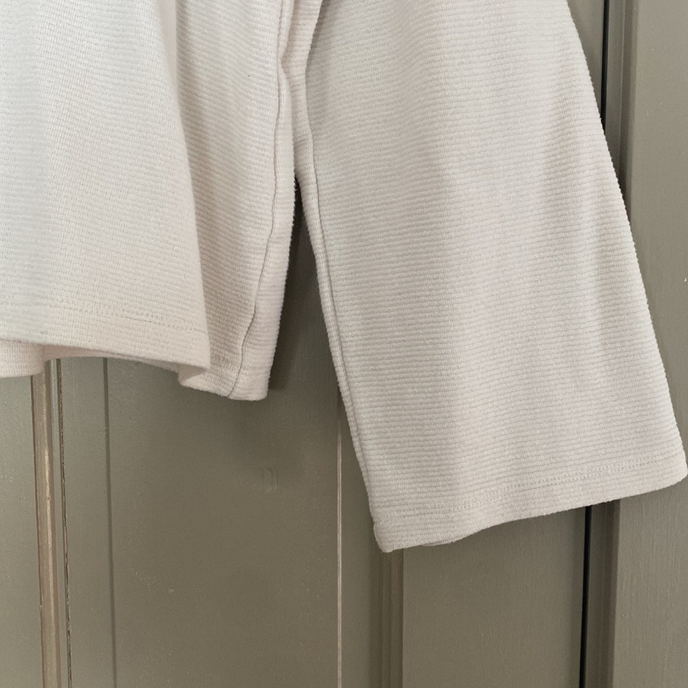 White pullover - Picture 4 of 5